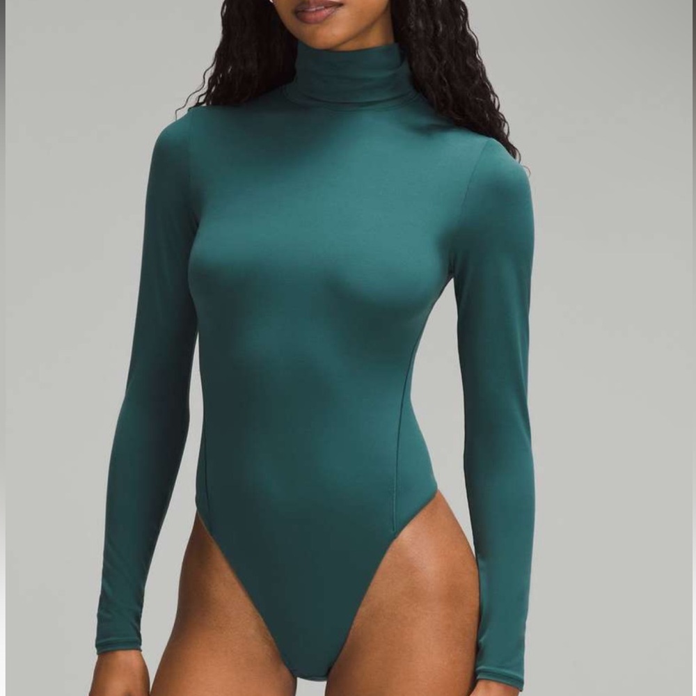 NWT NULU TURTLENECK BODYSUIT